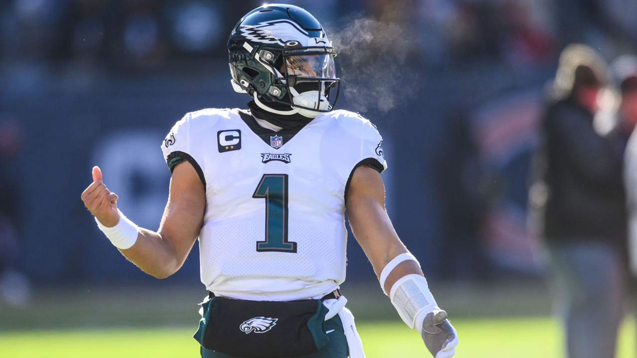 Jalen Hurts Plays Like 'MVP Candidate' as Eagles Beat Kirk Cousins